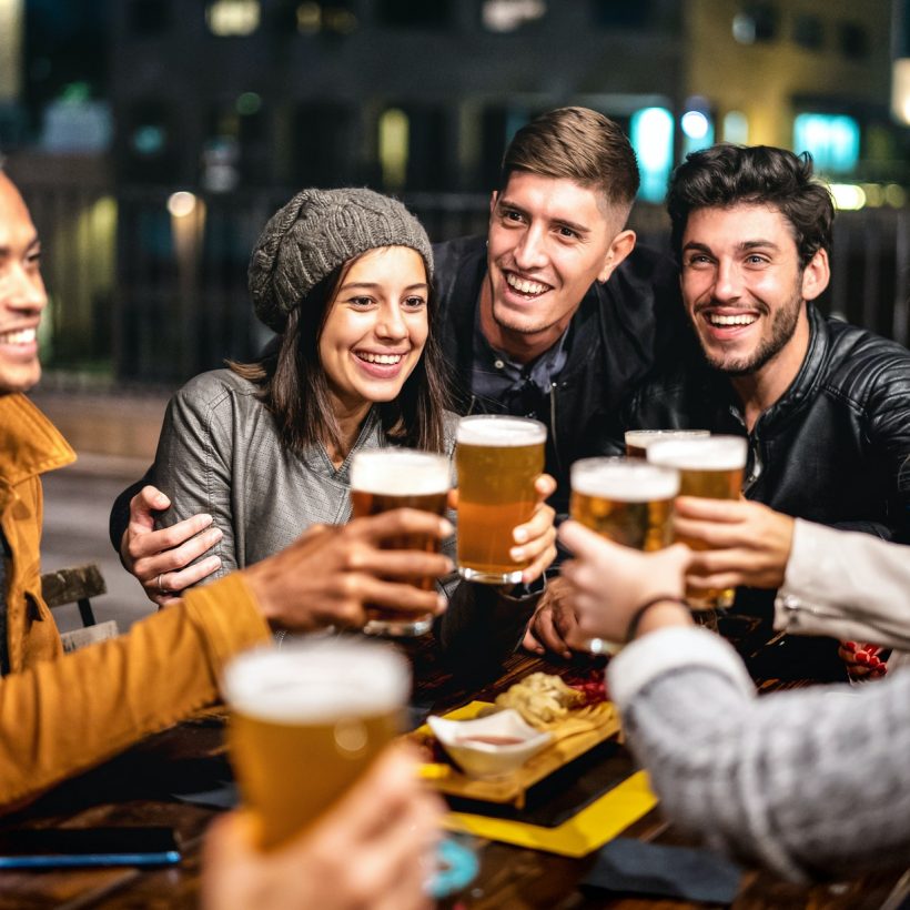 Frisches Malters Bier mit Freunden trinken in der Zapfstube Lindenhof in Dippoldiswalde - hier bekommen Sie ein frisch gezapftes Bier vom Fass